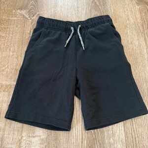 Cat & Jack youth boys, black shorts, size 6/7